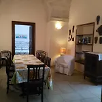 Salento. Il Giardino In Piazza Galugnano