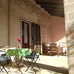 Salento. Il Giardino In Piazza Galugnano
