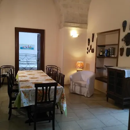 Salento. Il Giardino In Piazza Galugnano