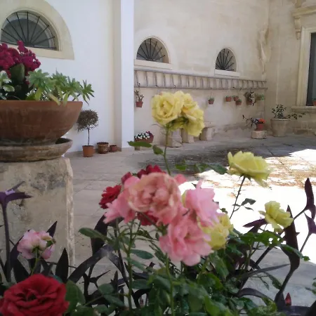 Salento. Il Giardino In Piazza Galugnano
