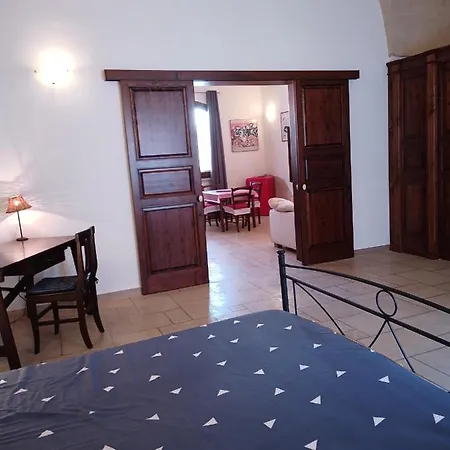 Salento. Il Giardino In Piazza Bed & Breakfast Galugnano