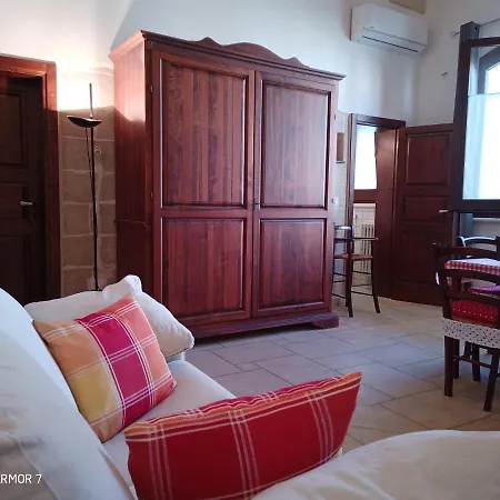 Salento. Il Giardino In Piazza Panzió Galugnano