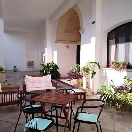 Salento. Il Giardino In Piazza Bed & Breakfast *