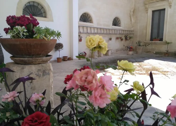 Salento. Il Giardino In Piazza Galugnano
