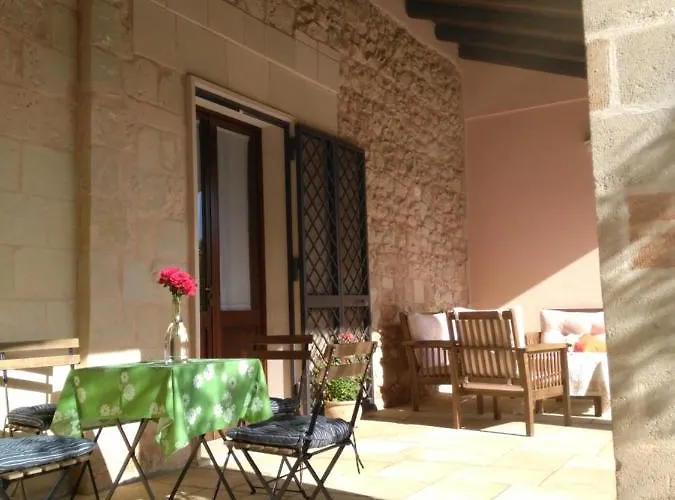 Salento. Il Giardino In Piazza Galugnano