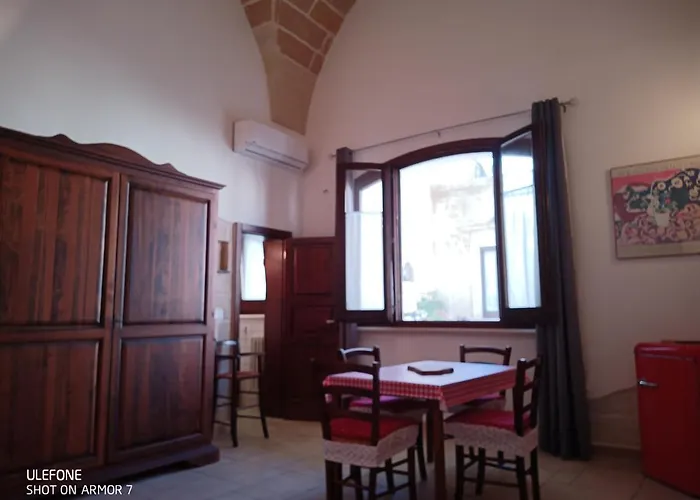 ベッド・アンド・ブレックファスト Salento. Il Giardino In Piazza Galugnano