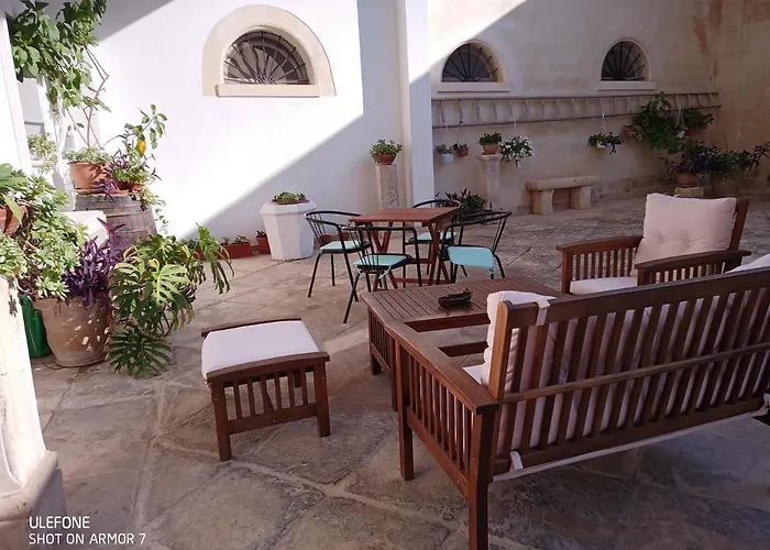 Salento. Il Giardino In Piazza Frühstückspension Galugnano