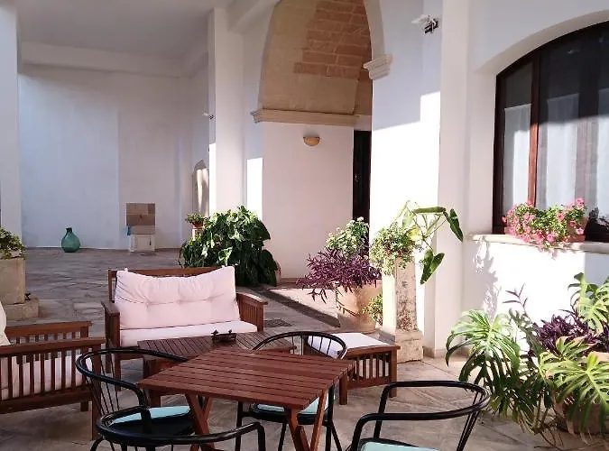 Salento. Il Giardino In Piazza Frühstückspension 3*